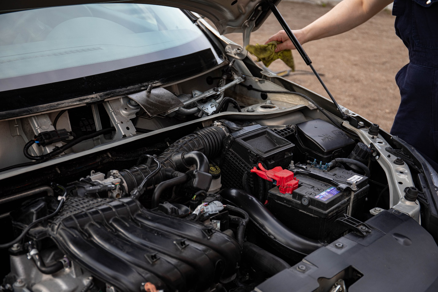 Steps to Clean Your Car Battery The Mobile Turtle